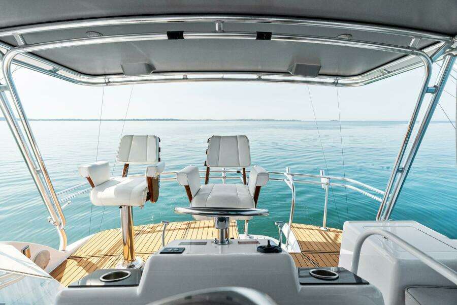 Amp d Up 60ft Hatteras Yacht For Sale