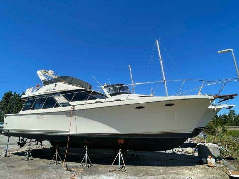 44ft Tollycraft Yacht For Sale
