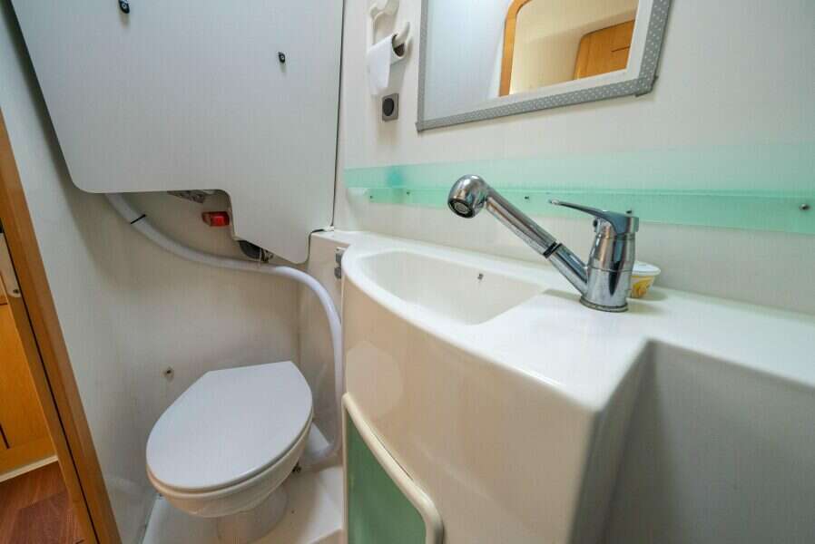 2009-fountaine-pajot-orana-44-sail-9895324-20250804094303017-17.jpg
