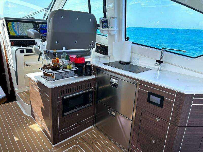 44ft Pursuit Yacht For Sale