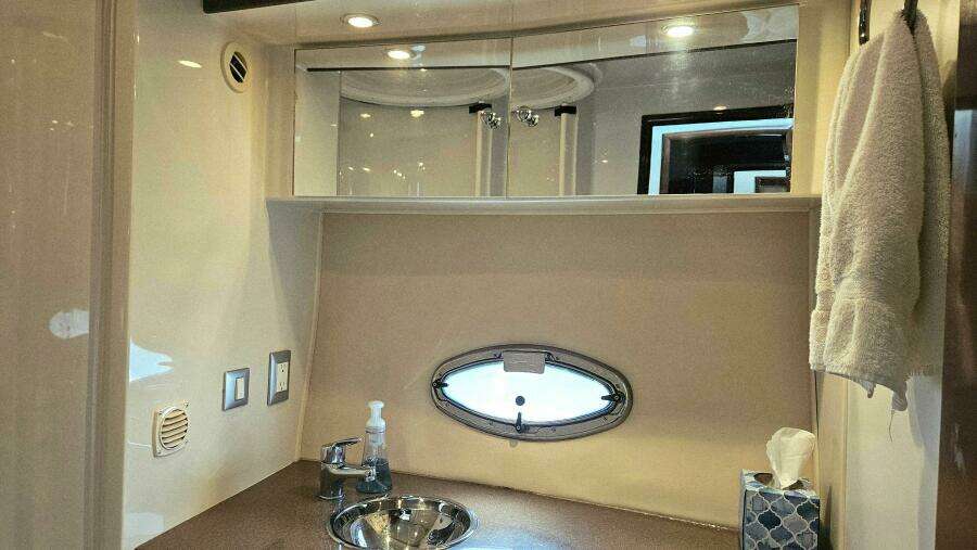 42ft Carver Yacht For Sale