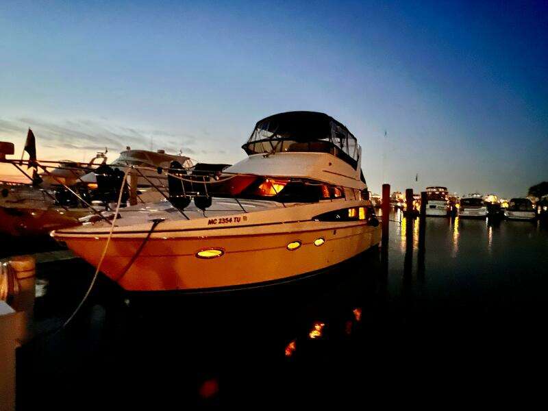 42ft Carver Yacht For Sale