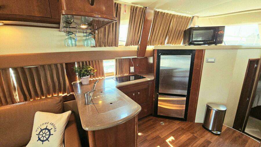 42ft Carver Yacht For Sale
