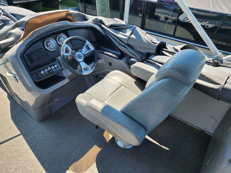 25ft Avalon Yacht For Sale