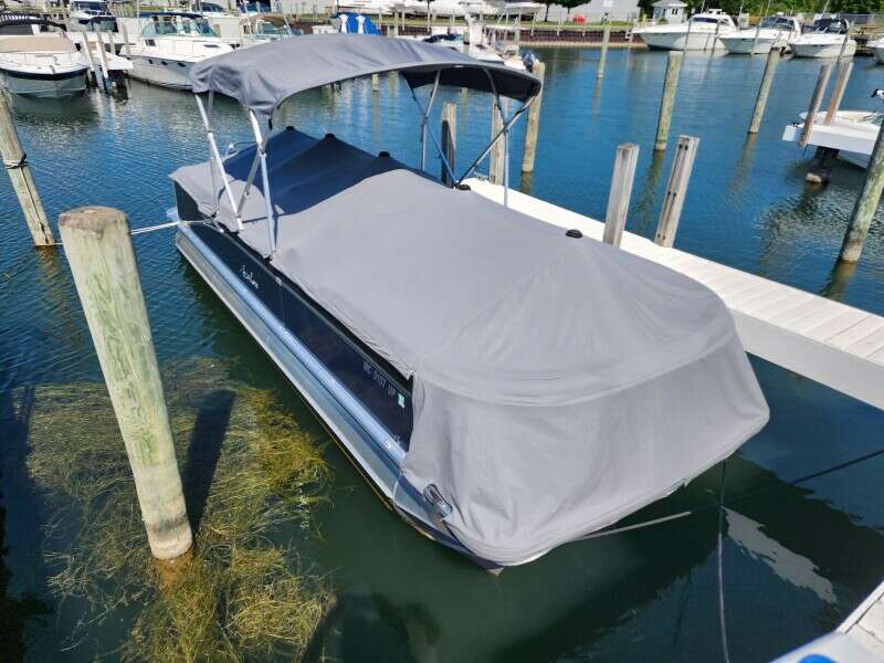 25ft Avalon Yacht For Sale