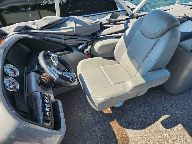 25ft Avalon Yacht For Sale