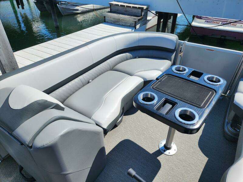 25ft Avalon Yacht For Sale
