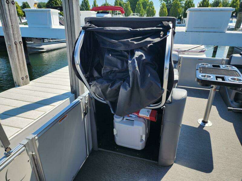 25ft Avalon Yacht For Sale