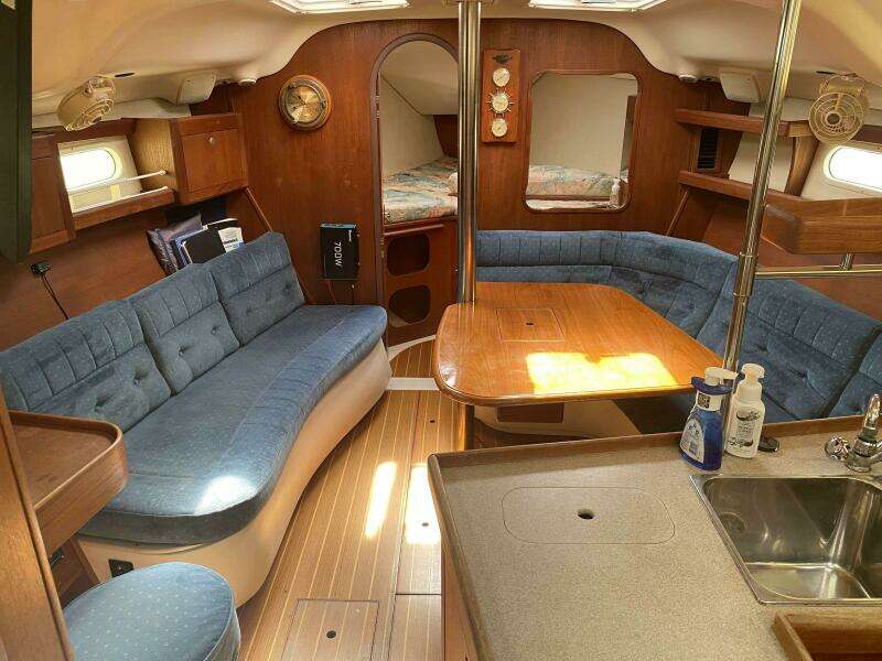 37ft Hunter Yacht For Sale