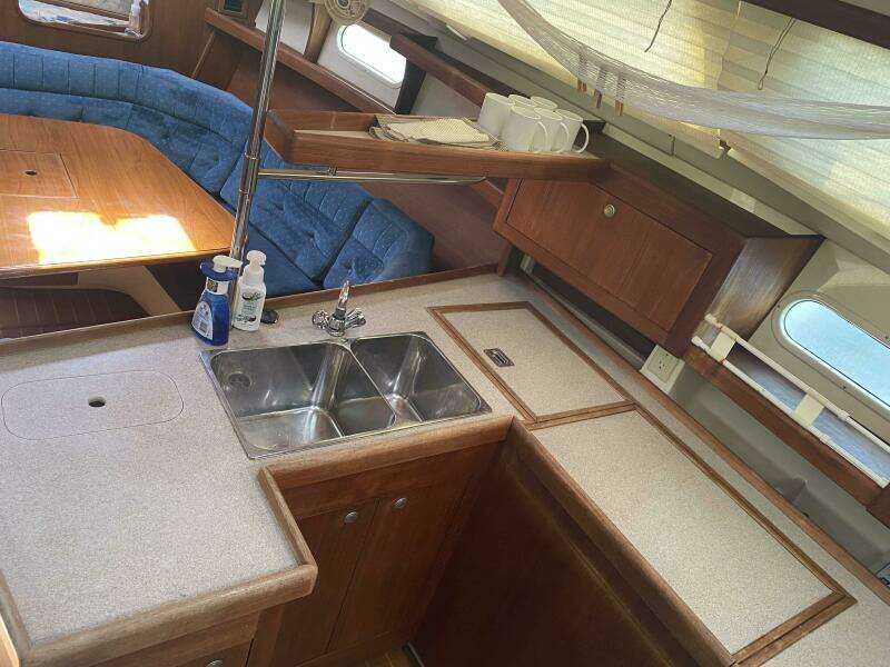 37ft Hunter Yacht For Sale