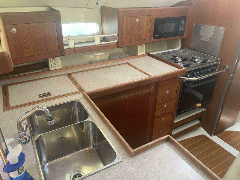37ft Hunter Yacht For Sale