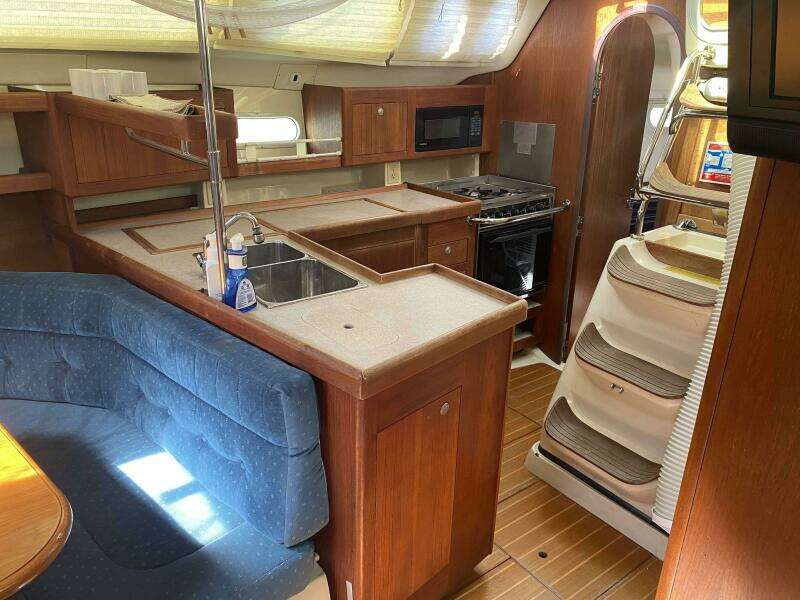 37ft Hunter Yacht For Sale