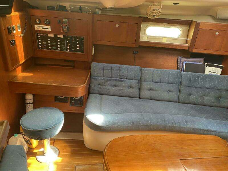37ft Hunter Yacht For Sale