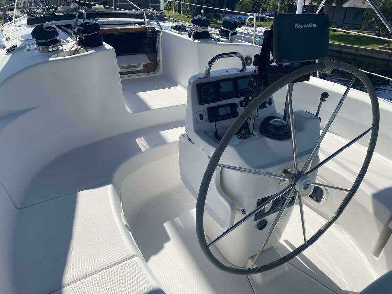 37ft Hunter Yacht For Sale