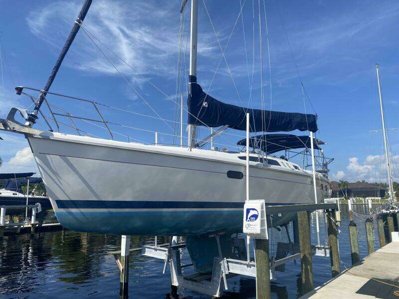 37ft Hunter Yacht For Sale