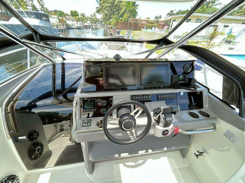 Rosie 3 35ft Jeanneau Yacht For Sale
