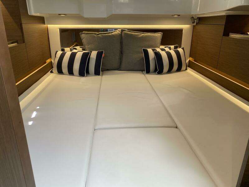 Rosie 3 35ft Jeanneau Yacht For Sale