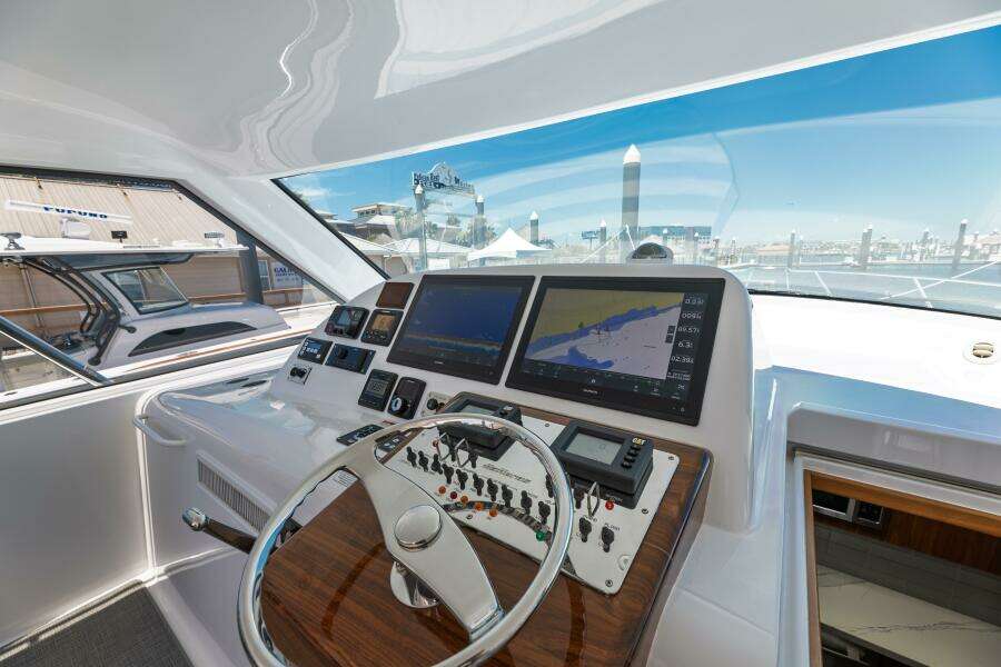 2018 Hatteras GT45X Flybridge