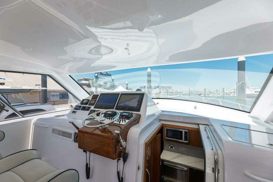 2018 Hatteras GT45X Flybridge