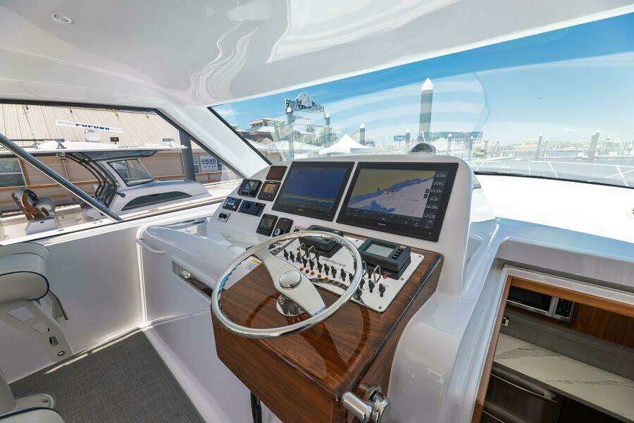 2018 Hatteras GT45X Flybridge