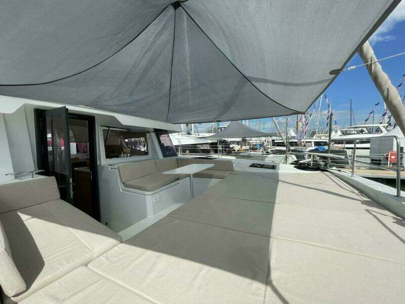 Bali 4.4 Solid Foredeck Lounge 2