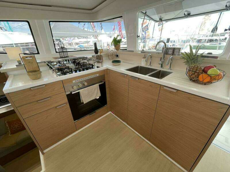 Bali 4.4 Galley 1