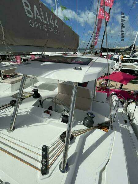 Bali 4.4 Helm Station 1