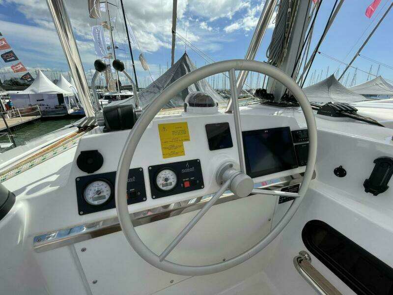 Bali 4.4 Helm Station 3