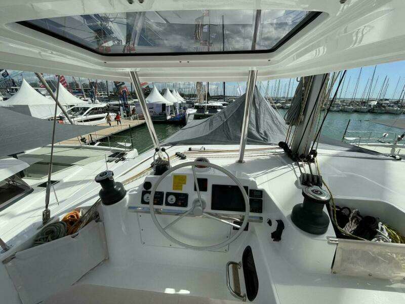 Bali 4.4 Helm Station 2