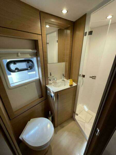 Bali 4.4 Guest Cabin Head & Shower