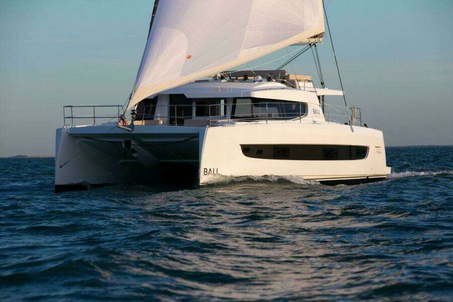 Bali 4.4 Port Quarter
