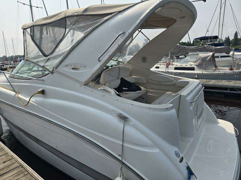 27ft Maxum Yacht For Sale