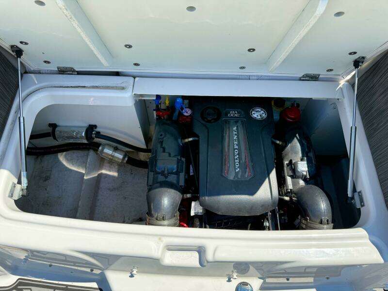 22ft Four Winns Yacht For Sale
