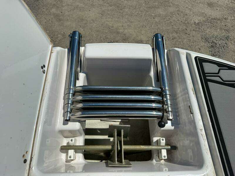 22ft Four Winns Yacht For Sale