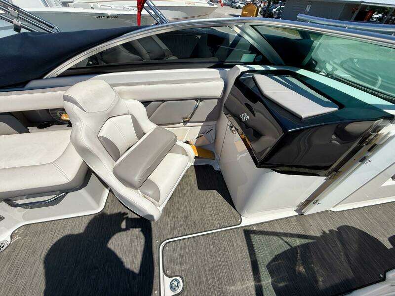 22ft Four Winns Yacht For Sale