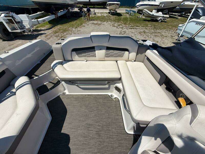 22ft Four Winns Yacht For Sale