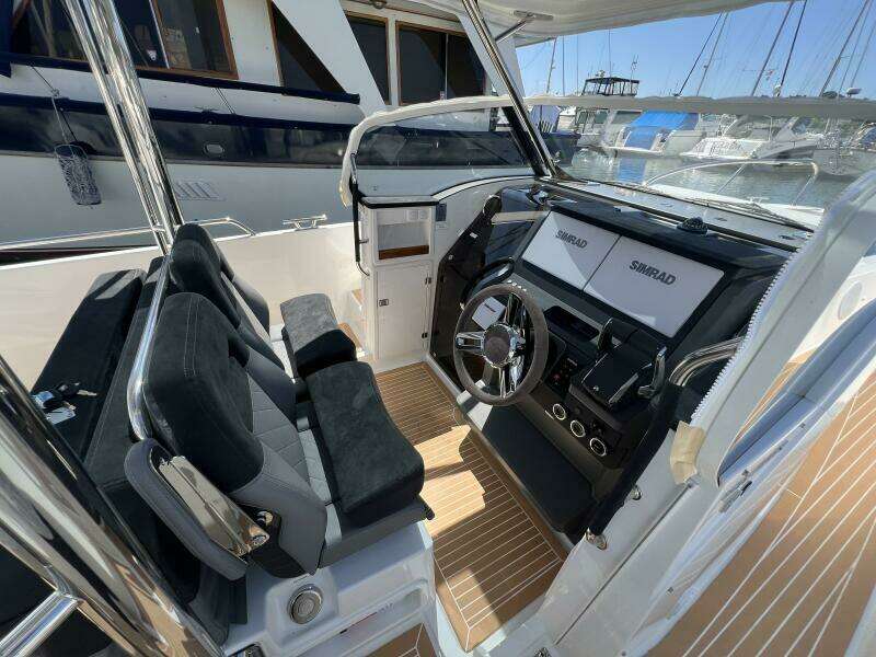 30ft Nimbus Yacht For Sale