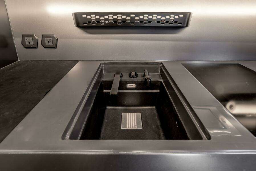 2023 Tecnomar 63 Lamborghini - Sink