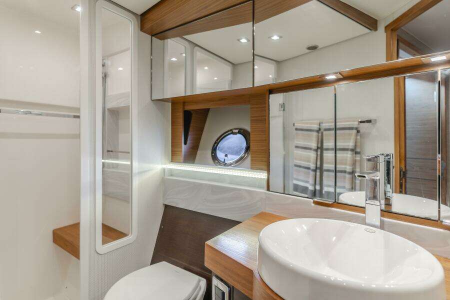 CHAPTER THREE 44ft Tiara Yachts Yacht For Sale