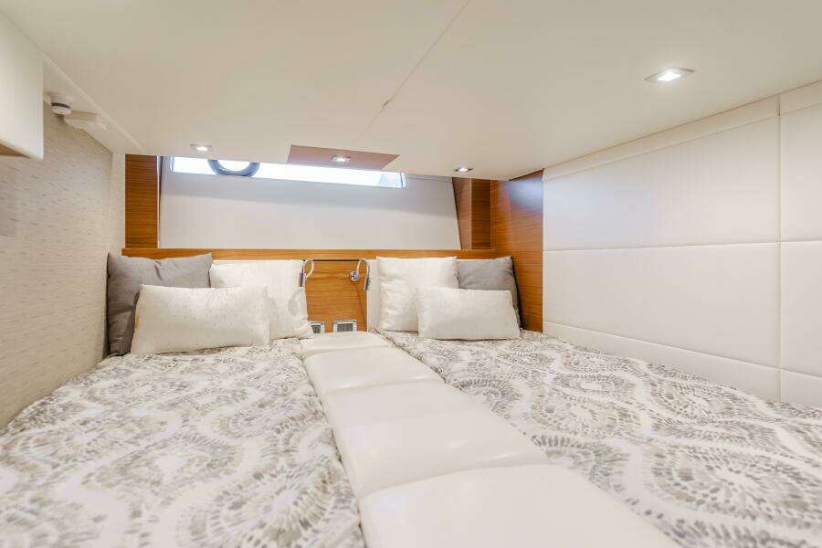 CHAPTER THREE 44ft Tiara Yachts Yacht For Sale