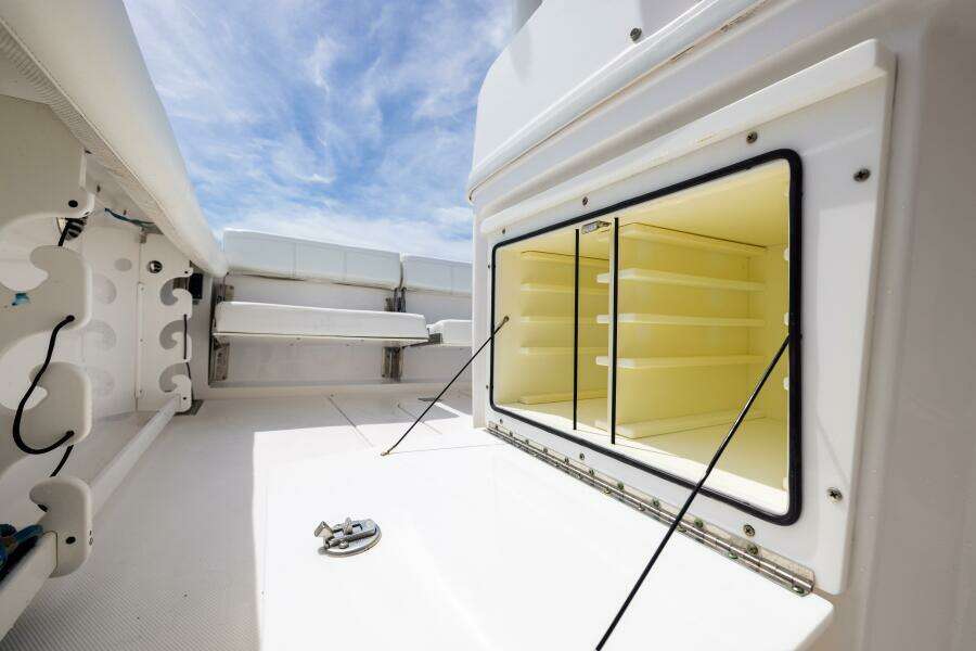 33ft Everglades Yacht For Sale