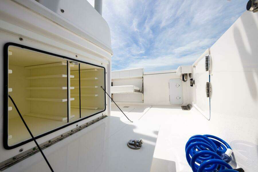 33ft Everglades Yacht For Sale