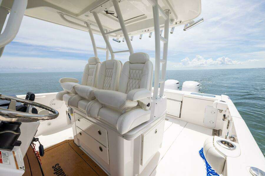 33ft Everglades Yacht For Sale