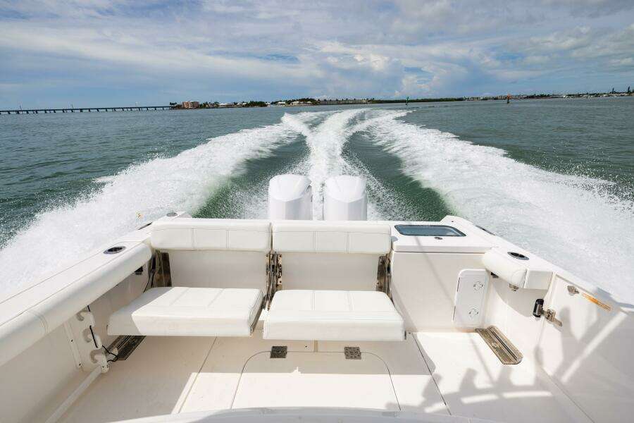 33ft Everglades Yacht For Sale