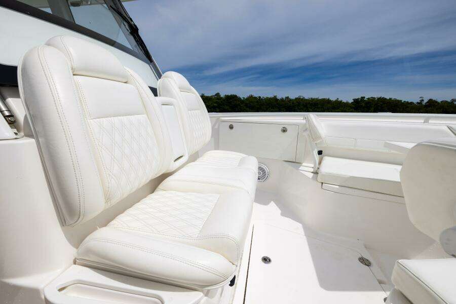 33ft Everglades Yacht For Sale