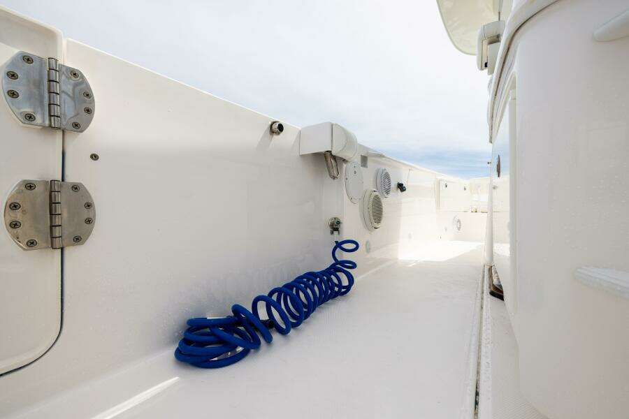 33ft Everglades Yacht For Sale