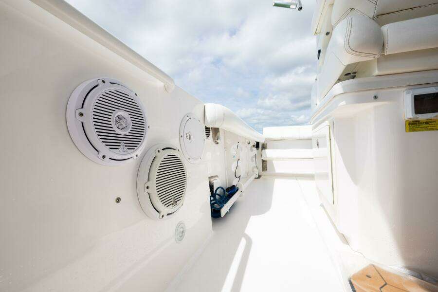 33ft Everglades Yacht For Sale