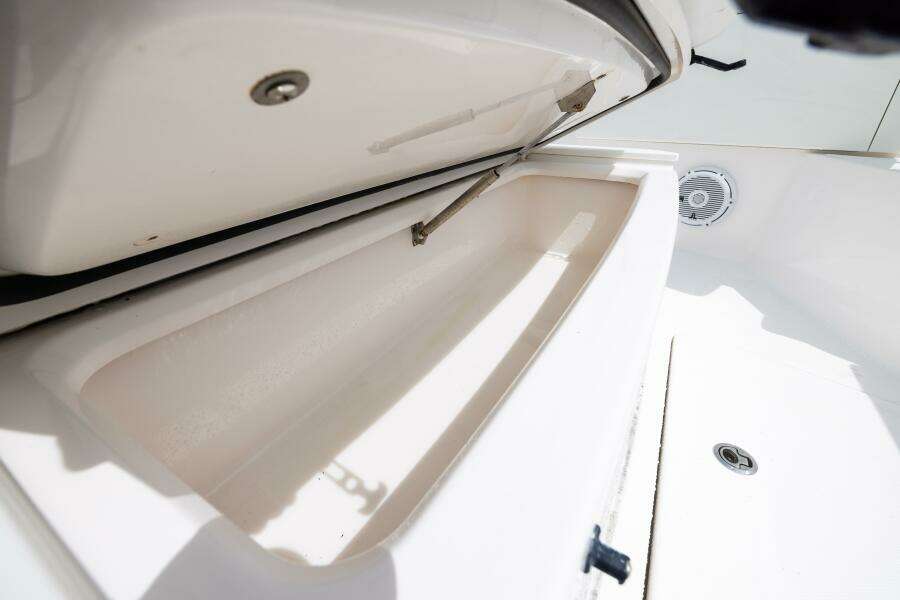 33ft Everglades Yacht For Sale