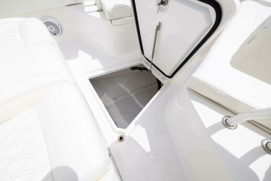 33ft Everglades Yacht For Sale