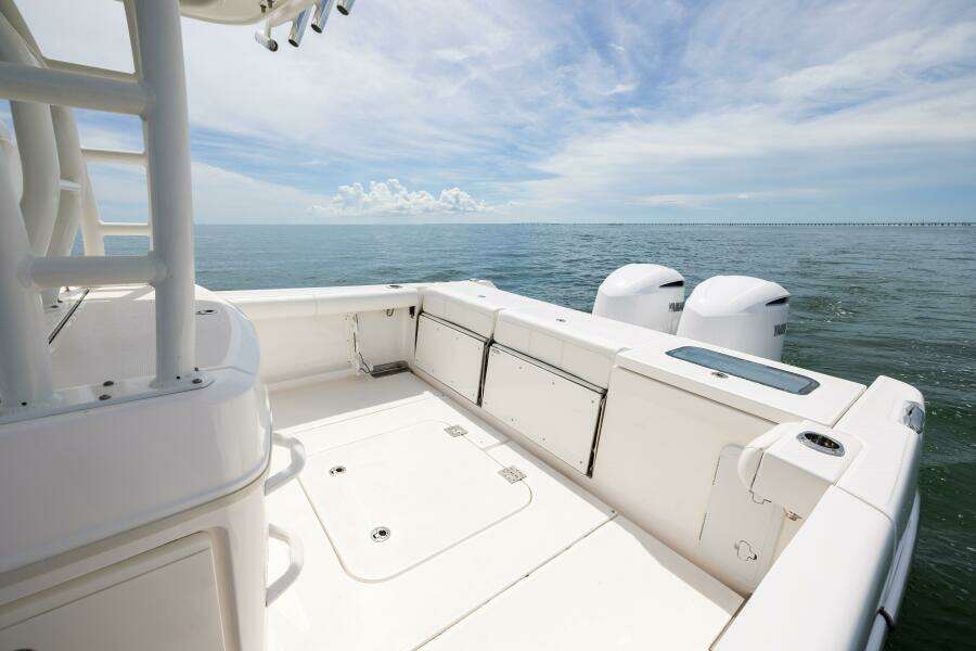 33ft Everglades Yacht For Sale